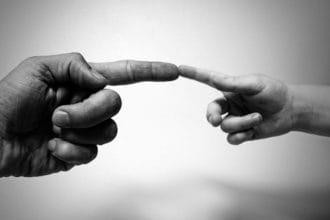 Traumele din copilărie și impactul lor asupra relațiilor de adult – cum te afectează? - Psihart.ro